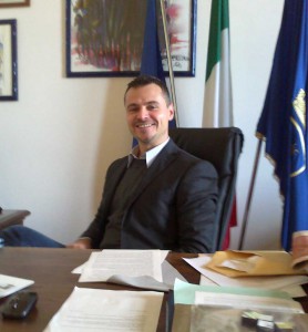 Il sindaco Francesco Casini nel suo ufficio